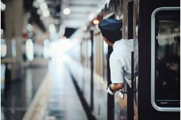 1時間に1本の電車で登校。寝坊し必死に改札まで走ると…駅員さんの神対応に「10年経った今でも心に残っています」 画像