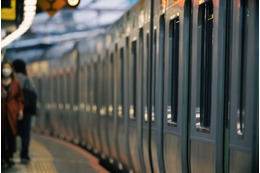 逆方向の電車に乗って“見知らぬ無人駅”に…携帯の充電は切れかけ、終電も行ってしまった！？…→大ピンチの中、見知らぬ人の優しさに救われた！ 画像