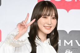 日向坂46加藤史帆、美脚際立つミニ丈コーデでディズニー満喫「スタイル良すぎ」「可愛い」と反響 画像