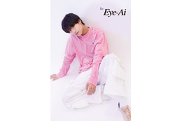 Aぇ! group佐野晶哉、グループでの役割明かす「Eye-Ai」表紙登場 画像