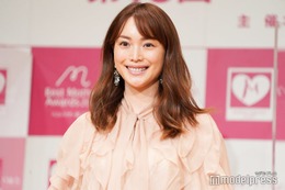 蛯原友里、双子の妹ファミリーと誕生日ディナー ほろ酔い姿で密着「奇跡の2ショット」「美人姉妹すぎて見惚れる」の声 画像