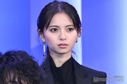 齋藤飛鳥、撮影現場で口説かれる マドンナ的存在に「楽しく撮影しております」【ライオンの隠れ家】 画像