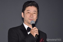 浅野忠信、娘・SUMIREと密着2ショット披露「素敵な親子」「スーちゃん可愛すぎる」の声 画像