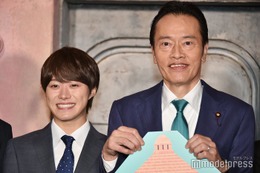 なにわ男子・大橋和也、遠藤憲一に自己紹介ギャグ贈呈 現場でハグ＆お尻マッサージも【民王R】 画像