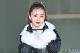 板野友美、サングラス外しに歓声沸く 貫禄のランウェイ【GirlsAward 2024AW】 画像