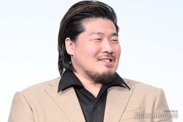 元格闘家俳優、激変最新ショットに反響「誰かわからなかった」「ギャップ萌え」 画像