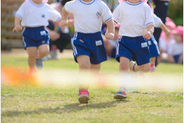 【初めての運動会で】1歳6ヶ月の我が子が…「頭にタオル巻いてる！？」どや顔の我が子の行動に拍手喝采 画像