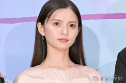 齋藤飛鳥、スリットドレスで美脚チラ見せ 最近ついた嘘明かす「日常的についている」【推しの子】 画像