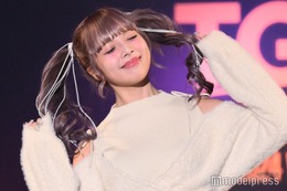「今日好き」あいさ、肩出しトップスでヘルシー肌見せ 冬のガーリースタイルで登場【TGC teen 2024 Winter】 画像