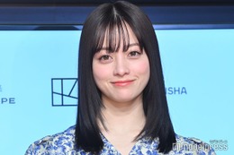 【紅白本番】橋本環奈、美デコルテ際立つ花柄ドレス姿 デザインに注目集まる「びっくりした」「すごい」 画像
