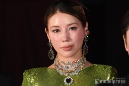 仲里依紗、美バストのぞくキャミドレス姿披露「カッコよすぎる」「完璧にギャル」絶賛の声 画像