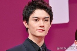 佐野勇斗「紅白」サプライズ話題の「おむすび」4ショット公開 橋本環奈の呼び方にも注目集まる 画像