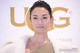 冨永愛、彩り豊かな正月料理＆女の子との2ショット公開「おせち美味しそう」「姪っ子さんかな？」と反響 画像