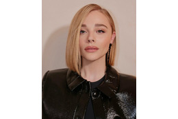 米女優クロエ・モレッツ、同性恋人との婚約指輪公開 デート写真も披露 画像