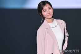 岡崎紗絵、投げキスで魅了 レースなびかせ上品オーラ【TGCしずおか2025】 画像