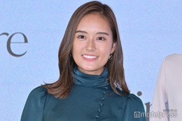 日テレ忽滑谷こころアナ、ショートパンツから美脚スラリ「抜群スタイル」「綺麗」と反響