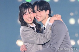 「今日好き」“たくはる”林田拓也＆村谷はるなカップル、頬寄せ密着「はるちゃんと一緒に歩けて幸せ」【関コレ2025S/S】 画像