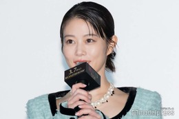 高畑充希、美脚際立つブルー衣装で登場 “突然好きになったもの”明かす【ウィキッド ふたりの魔女】