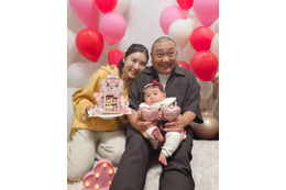 西野未姫、愛娘のハーフバースデーをお祝い！幸せの家族3SHOTに反響「おめめパッチリ」「成長楽しみ」