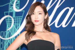 紗栄子「一人だけ格好が夏過ぎました」美くびれ際立つへそ出しルックに反響「スタイル抜群」「健康的で素敵」 画像
