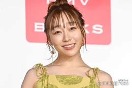 須田亜香里、ミニスカ姿で美脚スラリ 入浴ショットも公開「セクシー」「スタイル抜群」 画像