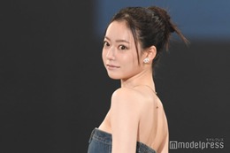 なごみ、美背中＆ウエスト大胆披露 全身デニムコーデ着こなし【サツコレ2025S/S】