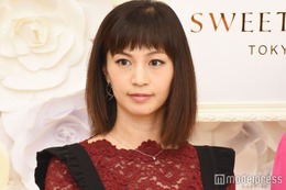 安田美沙子、息子とデザイナー夫の展示会へ 2ショットに「素敵な夫婦」「幸せそう」と反響