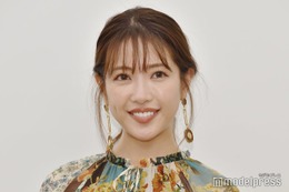 舟山久美子（くみっきー）、家族写真公開 モルディブでの誕生日祝いの様子に「ロマンチックで絵になる」「豪華すぎる」と反響