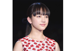 清原果耶、凛としたブラックコーデSHOTに「眼福すぎます」「大人っぽくて綺麗」と反響