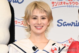 ホラン千秋、ミニスカから美脚披露「攻めてる」「圧巻のスタイル」と反響