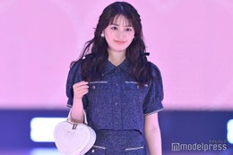 香音、美太もも全開セットアップ姿 ハートバッグ＆編み込みヘアで甘さプラス【GirlsAward 2025SS】