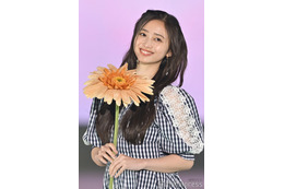 乃木坂46井上和、二の腕透ける夏ワンピ姿 可憐オーラ放つ【GirlsAward 2025SS】 画像