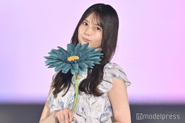日向坂46小坂菜緒「non-no」専属モデルとして初ランウェイ 花柄ワンピで華やかに登場【GirlsAward 2025SS】 画像