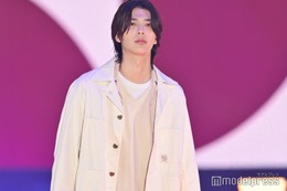 “イケメン陰キャYouTuber”ふかわ。爽やかコーデで魅力放出【GirlsAward 2025SS】