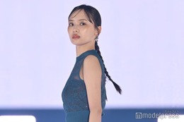 元日向坂46濱岸ひより、タイトスカートで美ボディライン引き立つ【GirlsAward 2025SS】 画像