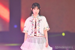 僕が見たかった青空・八木仁愛、花柄×迷彩柄の個性派コーデ着こなす【GirlsAward 2025SS】