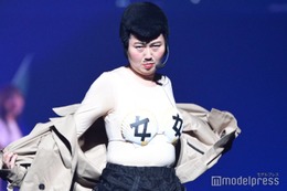 あぁ～しらき「TGC香川」で衣装脱ぎ捨てネタ披露 “癒着”疑われるも否定【TGC香川2025】
