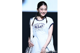 GENIC金谷鞠杏、ノースリーブで肌見せ 夏先取りルック【TGC香川2025】 画像