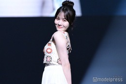 本田紗来、美デコルテ引き立つビスチェ姿 お団子ヘアで可愛さ全開【TGC香川2025】