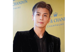 岩田剛典、金髪×派手柄シャツのNEWアー写にファン悶絶「チャラ感最高」「瞳に吸い込まれそう」