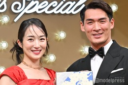 高梨臨、夫・槙野智章への粋な誕生日プレゼント公開 肩組み2ショットに反響「憧れの夫婦」「愛が溢れてる」 画像