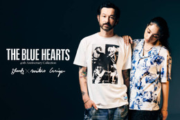 【独占】THE BLUE HEARTS、結成40周年記念glamb×有賀幹夫によるコラボが大反響！アーカイブフォトを使用したアロハシャツやCDが隠れたフォトTシャツが登場 画像
