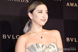 植野有砂、第1子出産発表 子供の写真公開「4282gのビッグベイビー」