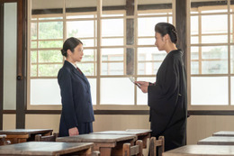 朝ドラ「あんぱん」黒井先生（瀧内公美）の壮絶過去＆一瞬の微笑みに反響「印象が変わった」「胸が締め付けられる」