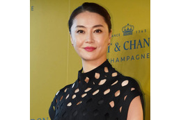 観月ありさ、芸能活動44周年を報告！美脚のワンピースSHOTに「憧れです」「ずっと大好き」の声