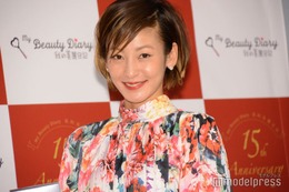 西山茉希、娘2人とのデコ出し親子ショット公開「そっくり」「素敵な家族」と反響 画像