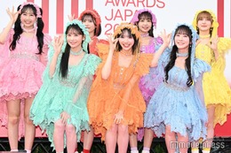 FRUITS ZIPPER、メンカラヘッドドレスがキュート ファンの声援に笑顔【MUSIC AWARDS JAPAN】
