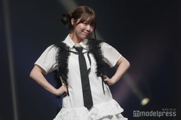 “津田塾大卒アイドル”塩見きら、ミニ丈で素肌大胆披露【学生ランウェイ2025 SUMMER】