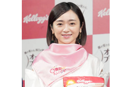 安達祐実、パリの街並みに溶け込む美麗SHOTに反響「とても素敵」「このまま写真集出して」 画像