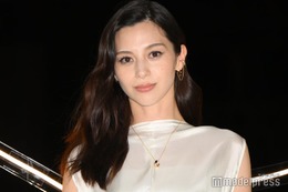 中条あやみ、美ウエスト披露「ルイ・ヴィトン」ジュエリー輝く姿に「スタイル抜群」「女神」と反響 画像
